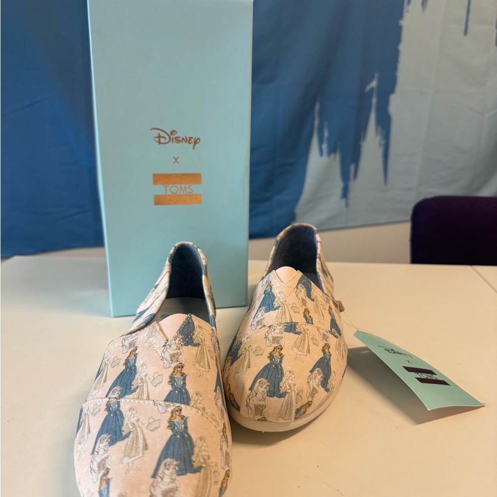 New! Disney x TOMS Sleeping Beauty Print Slip-On Shoes - Pink Blue Size 9.5